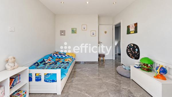 Maison
         6 pièces
        - 140 m² Bien prestige 475 000 € *