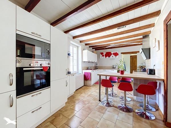 Maison 319 000 € Châteaubernard 8 p 270 m² DPE D
