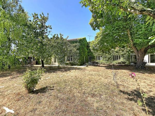 Maison 319 000 € Châteaubernard 8 p 270 m² DPE D