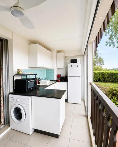 A 200 METRES DES PLAGES,STUDIO MEUBLE RDC SAINTE ANNE (972)