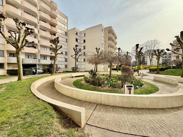 Montigny-le-Bretonneux - Grand 2 Pièces de 63,40 m² - 15mn gare à pieds