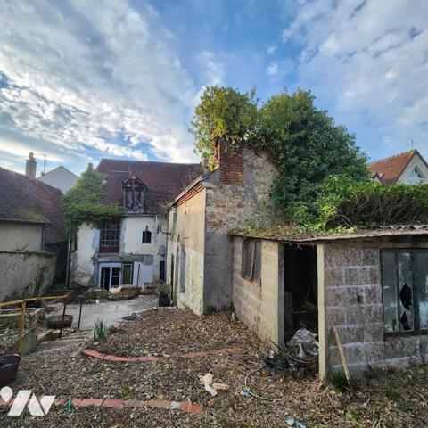 Maison Mitoyenne de caractère à rénover 