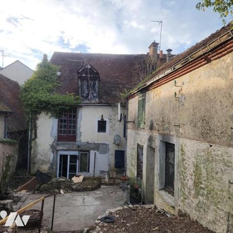 Maison Mitoyenne de caractère à rénover 