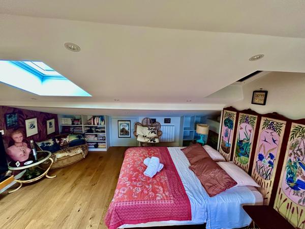 bdx centre,duplex, traversant,calme,lumieux,terrasse