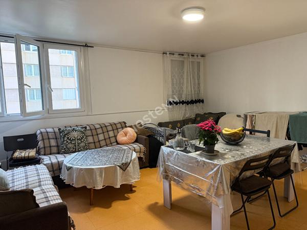 MONTREUIL, 7 CHEMINS, 10 MIN DU METRO, GRAND STUDIO + BOX VENDU LOUE.