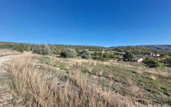 Terrain à vendre    Ongles