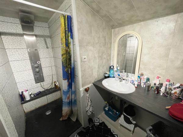 Chalet F4 sur sous sol avec terrain, parking et piscine