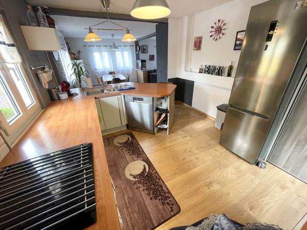 Chalet F4 sur sous sol avec terrain, parking et piscine