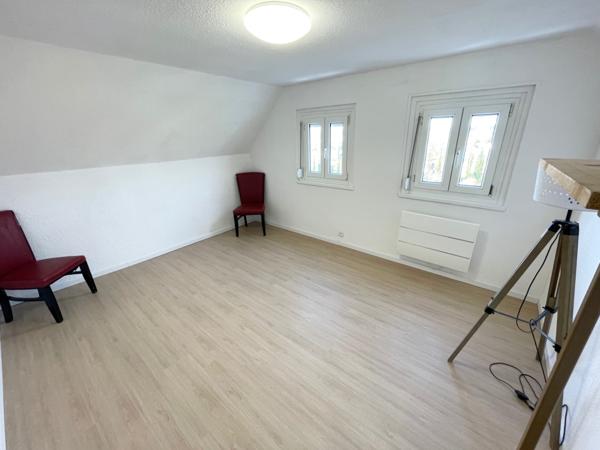 Chalet F4 sur sous sol avec terrain, parking et piscine