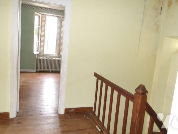 BOUSSAC (23) CREUSE, A vendre grande maison des années 40, élevée sur 3 niveaux, de163 m² hab.....