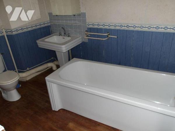 BOUSSAC (23) CREUSE, A vendre grande maison des années 40, élevée sur 3 niveaux, de163 m² hab.....