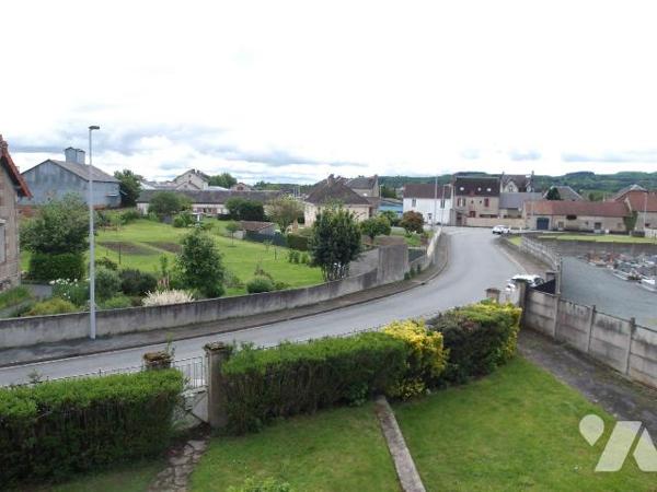 BOUSSAC (23) CREUSE, A vendre grande maison des années 40, élevée sur 3 niveaux, de163 m² hab.....