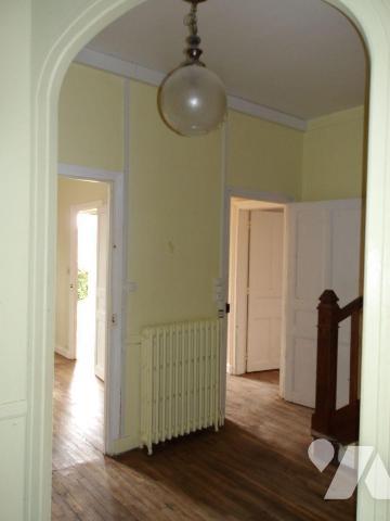 BOUSSAC (23) CREUSE, A vendre grande maison des années 40, élevée sur 3 niveaux, de163 m² hab.....