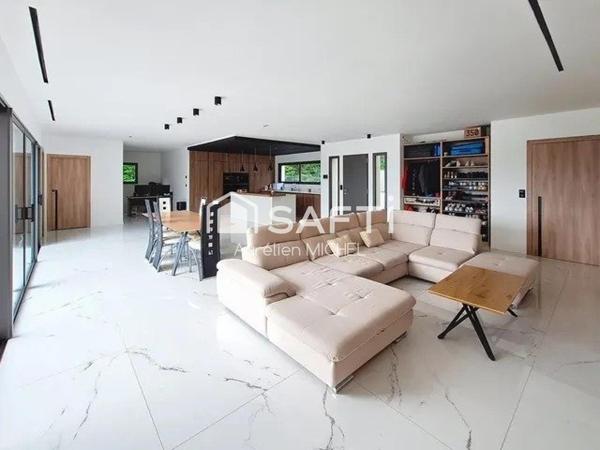 Villa avec magnifique vue sur le Bugey et prestations hautes gammes