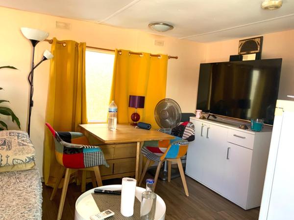 Maison T4 de 120m2 sur parcelle de 1124m2 en zone artisanale avec Hangar attenant .