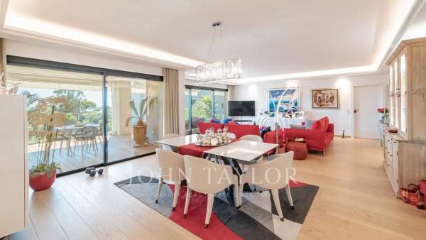 Bel appartement grande terrasse vue mer