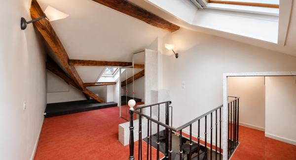 Appartement
         5 pièces
        - 163 m² Bien prestige 500 000 € *