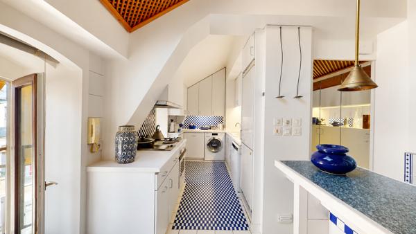 Appartement
         5 pièces
        - 163 m² Bien prestige 500 000 € *