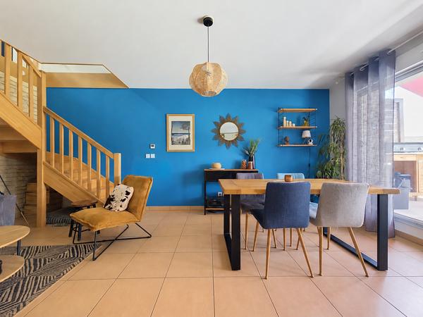 Appartement
         3 pièces
        - 82 m² 320 000 € *