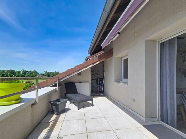 Appartement
         3 pièces
        - 82 m² 320 000 € *