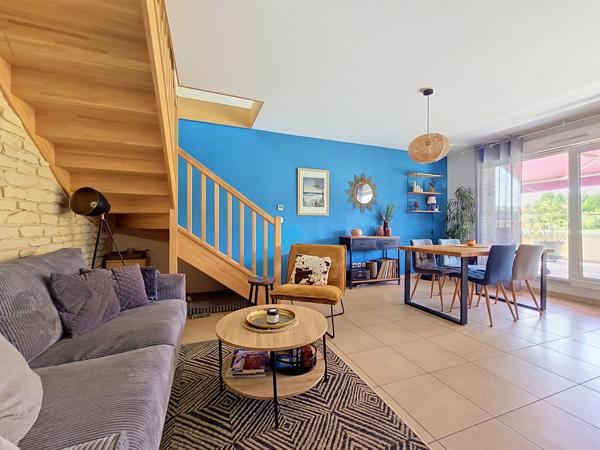 Appartement
         3 pièces
        - 82 m² 320 000 € *