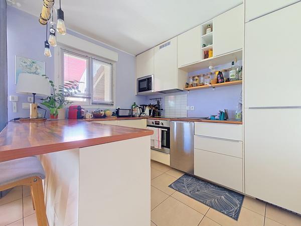 Appartement
         3 pièces
        - 82 m² 320 000 € *