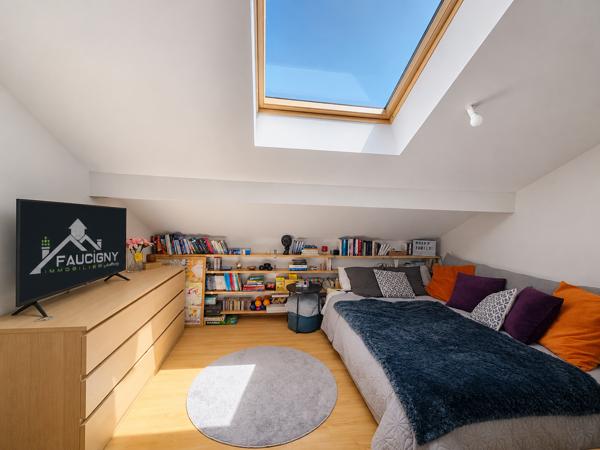 Appartement
         3 pièces
        - 82 m² 320 000 € *