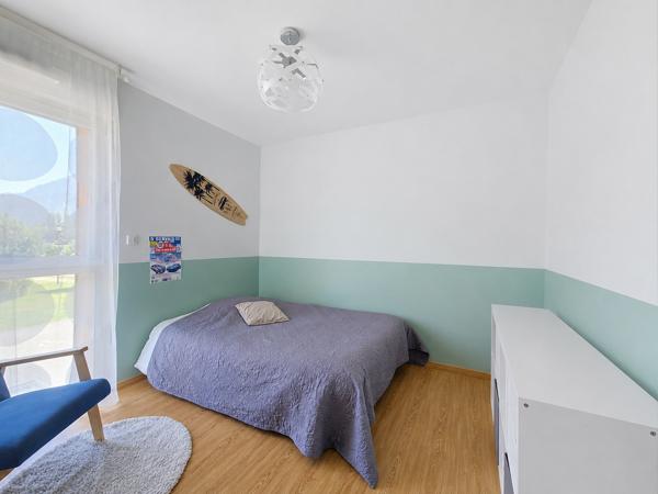 Appartement
         3 pièces
        - 82 m² 320 000 € *