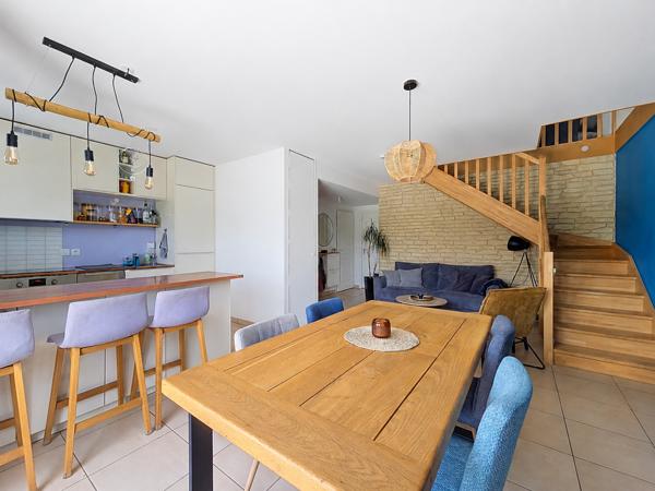 Appartement
         3 pièces
        - 82 m² 320 000 € *