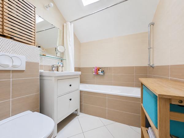 Appartement
         3 pièces
        - 82 m² 320 000 € *