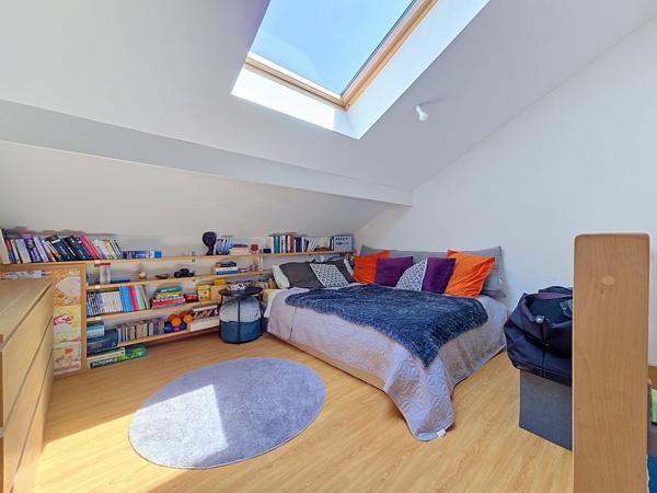 Appartement
         3 pièces
        - 82 m² 320 000 € *