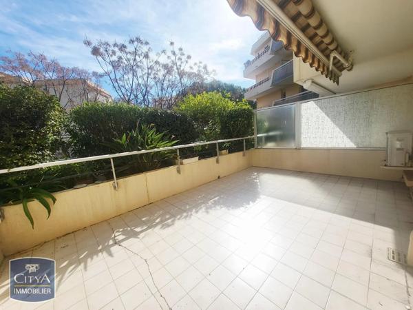 Appartement à louer 4 pièces 92m² Fréjus (83600)