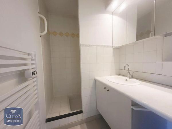Appartement à louer 4 pièces 92m² Fréjus (83600)