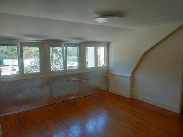 LOT de deux appartements meublé rénové  en face des thermes SALINS LES BAINS