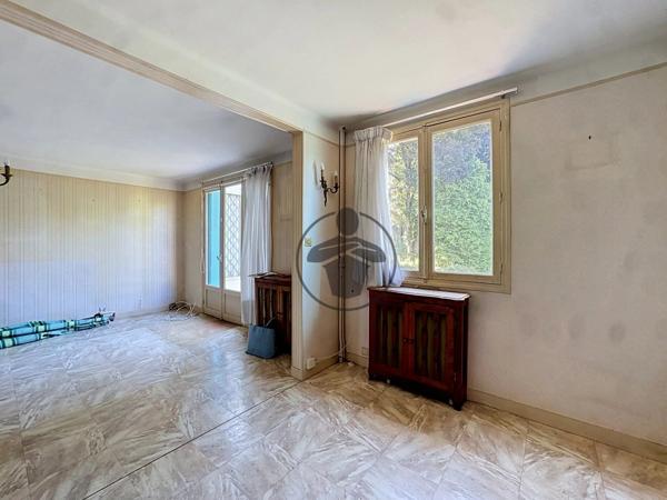 Vente                                                      Maison
                        
                     5 pièces                      94 m2                     à Saint-Quentin
