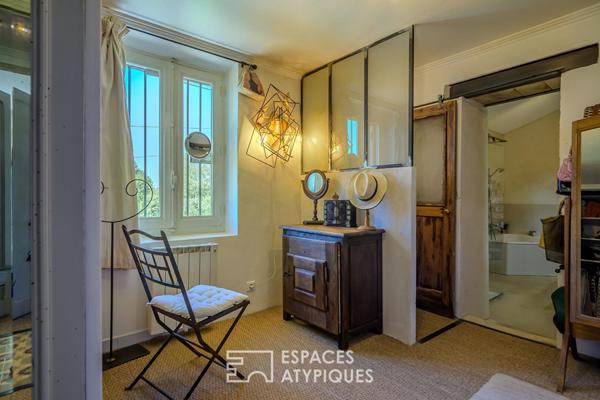 Mas singulier revisité par une artiste, au pied du Luberon