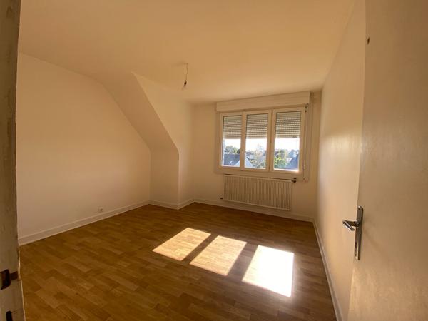 à vendre à Vannes secteur Saint Guen Maison 5/6 chambres avec jardin, sous sol Possibilité petit immeuble de rapport