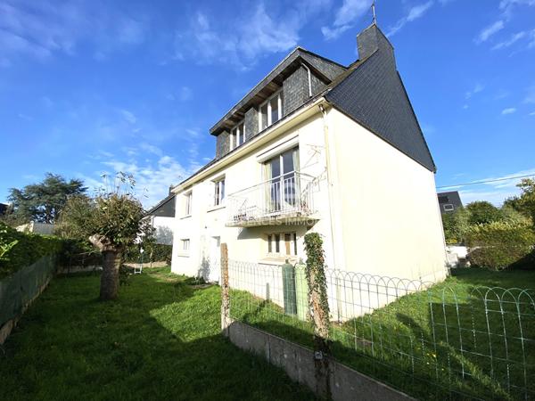 à vendre à Vannes secteur Saint Guen Maison 5/6 chambres avec jardin, sous sol Possibilité petit immeuble de rapport