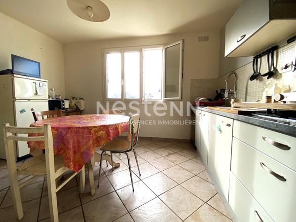 à vendre à Vannes secteur Saint Guen Maison 5/6 chambres avec jardin, sous sol Possibilité petit immeuble de rapport