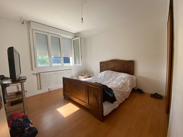 à vendre à Vannes secteur Saint Guen Maison 5/6 chambres avec jardin, sous sol Possibilité petit immeuble de rapport