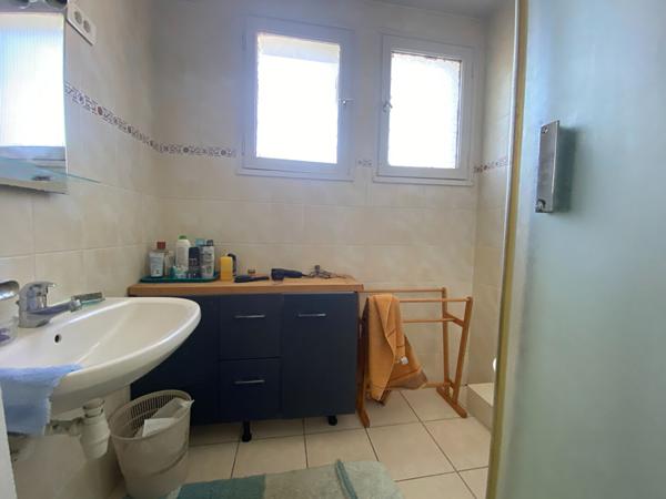 à vendre à Vannes secteur Saint Guen Maison 5/6 chambres avec jardin, sous sol Possibilité petit immeuble de rapport