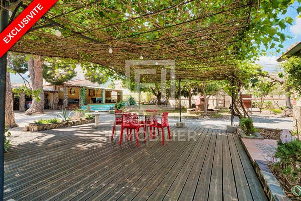 Villa de plain-pied sur 1200 m² avec piscine et 2 dépendances