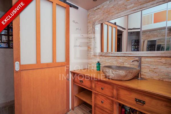 Villa de plain-pied sur 1200 m² avec piscine et 2 dépendances