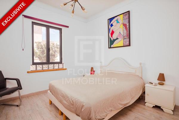 Villa de plain-pied sur 1200 m² avec piscine et 2 dépendances