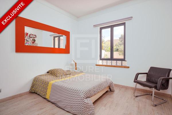 Villa de plain-pied sur 1200 m² avec piscine et 2 dépendances