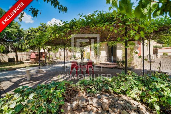 Villa de plain-pied sur 1200 m² avec piscine et 2 dépendances