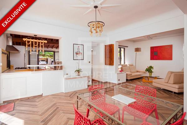 Villa de plain-pied sur 1200 m² avec piscine et 2 dépendances