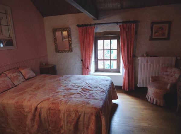 Pranzac. Maison 200 m² avec granges et jardin