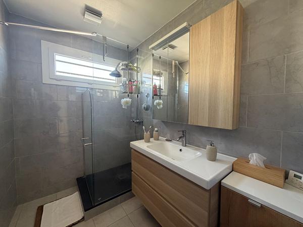 Maison de 144 m2 sur 610 m2 avec deux appartements