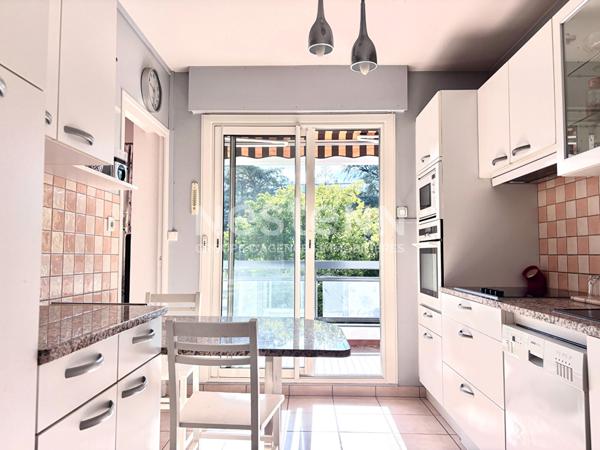 Écully Centre - T5 (116 m²) avec garage et parking